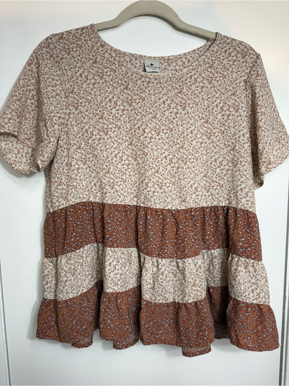 4/$10 bundle Paper Crane Cream & Rust Floral Tiered Short Sleeve Tunic